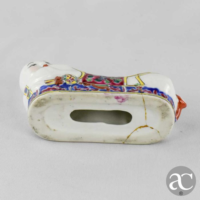 Almofada em porcelana da China, Figura de criança, período República