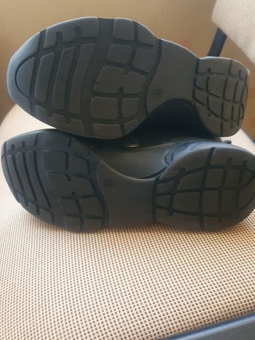 Ботинки  кроссовки женские