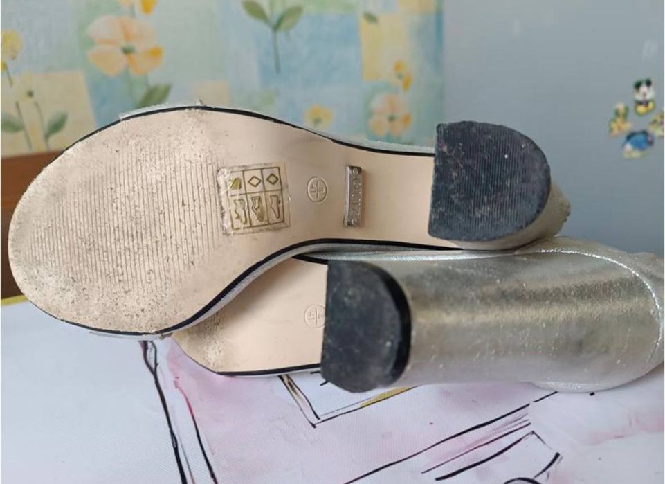Фірмові босоніжки, каблуки преміум класу.Туфлі босоніжки quiz shoes zize 8-41сріблястого кольору для вечірок/коктейлів-26,7 см.