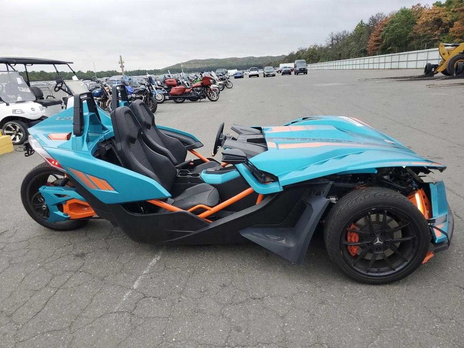 2023 Polaris Slingshot R на площадці