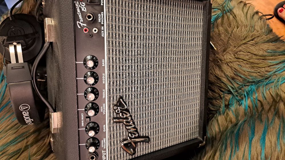 Amplificador guitarra Fender Frontman 5G e auscultadores audio tecnica