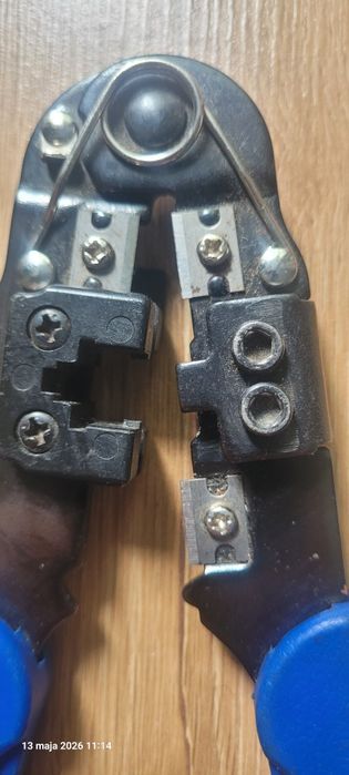 Zaciskarka do wtyków sieciowych RJ45