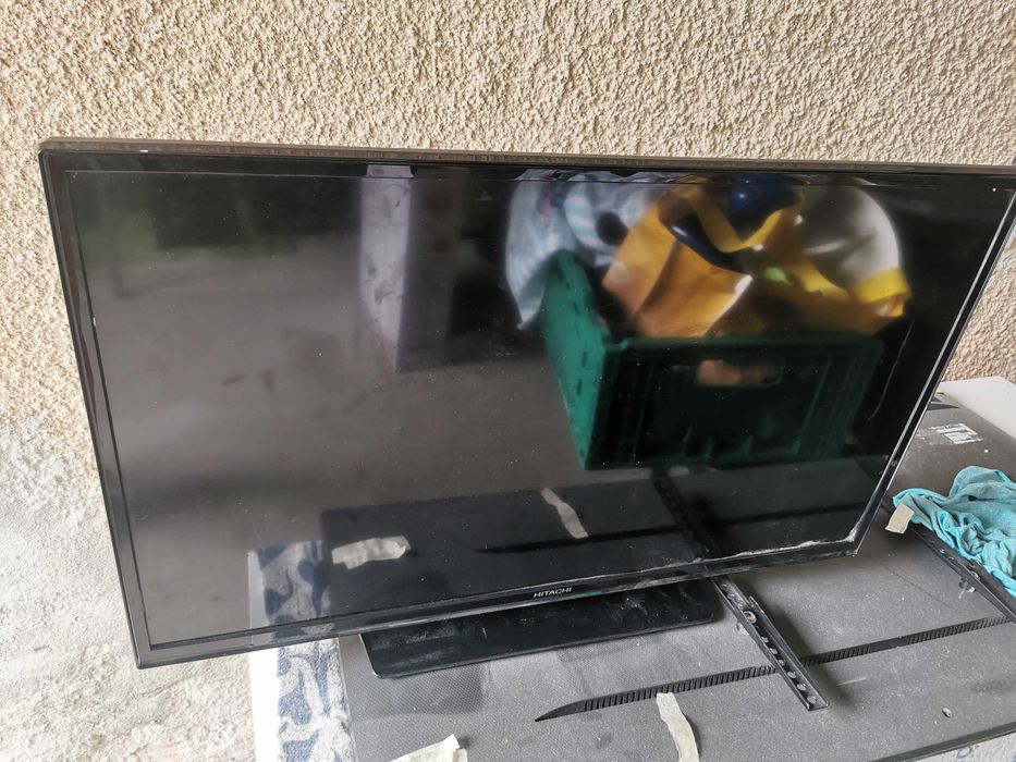 Vendo TV Hitachi avariada