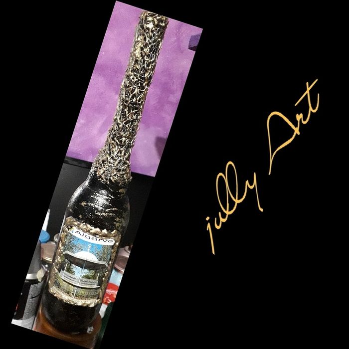 Lindos garrafões trabalhado a mão.