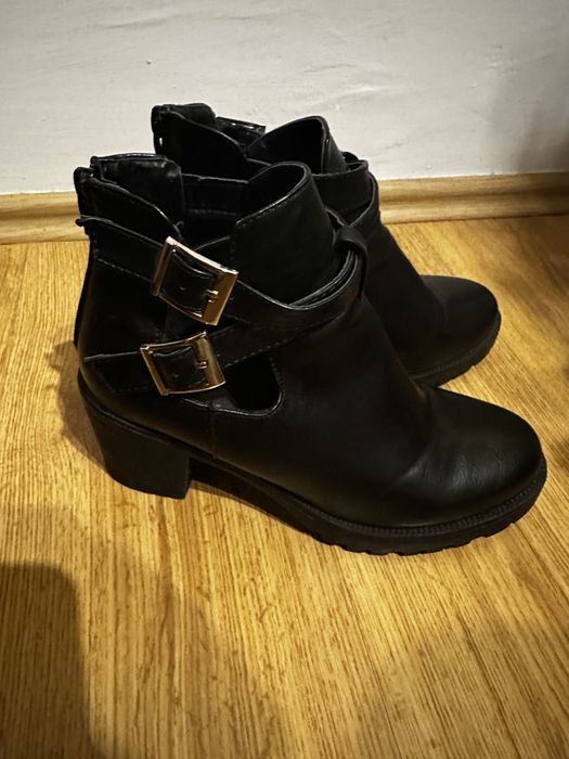 Buty  na obcasie rozm. 40