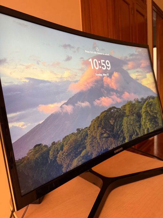 Samsung Odyssey G3 – 24" Curved Gaming Monitor (144Hz, AMD FreeSync)