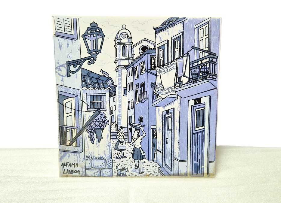 Azulejo em cerâmica com imagem do bairro de Alfama