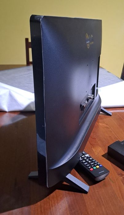 TV LG 24TQ520S (LED  24-61 cm -HD - Smart TV) (Como Nova)