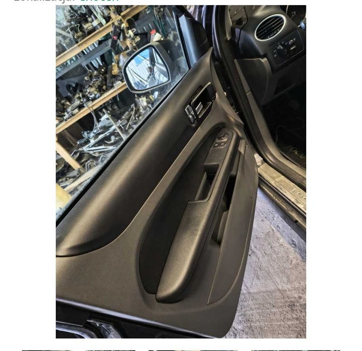 Ford Focus MK 2 lift hatchback komplet foteli skóra