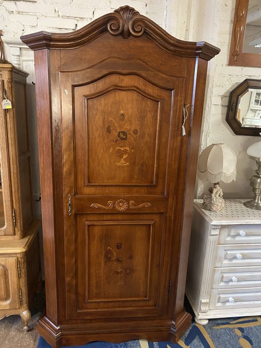 Drewniana bielona szafa- bieliźniarka