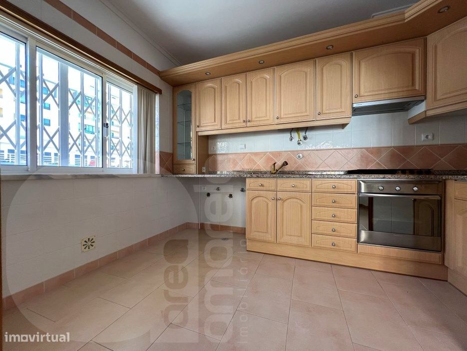 Apartamento T1 localizado em Corroios.