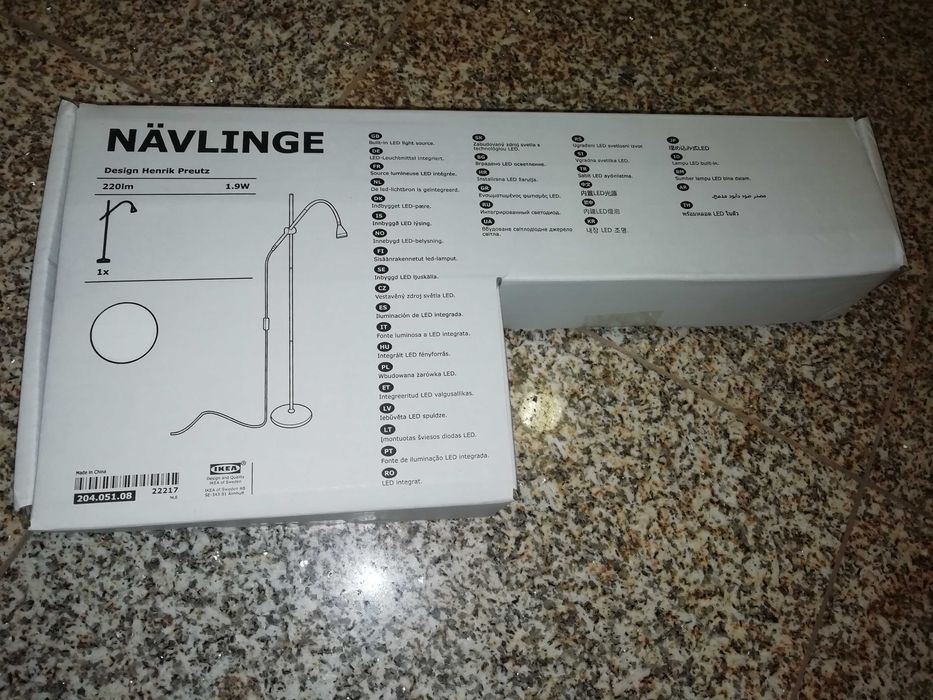 Vários candeeiros teto, 1 de pé, carrinho arrumações e 4 quadros