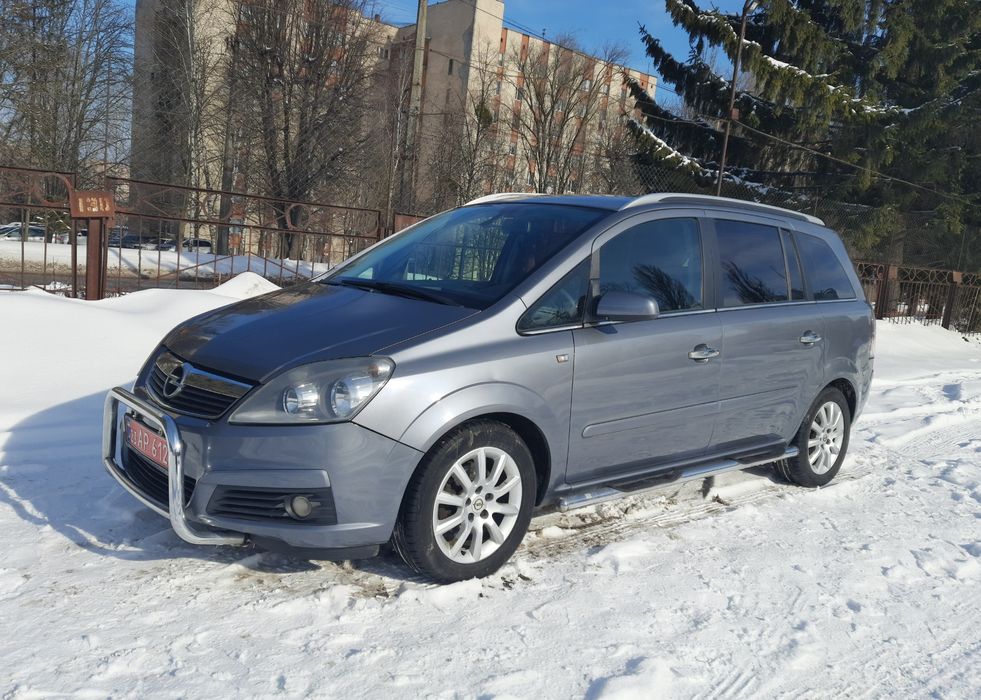 Opel Zafira 2006 . 1.6 бензин . 7 місць. Рідна Фарба.