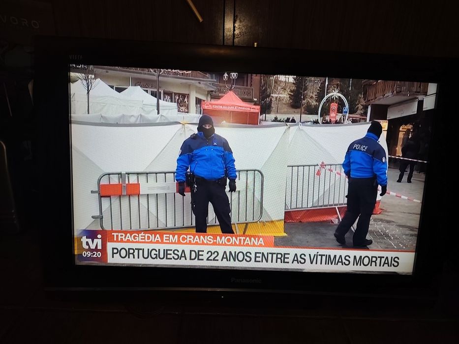 Televisão LCD Panasonic TX-32LE8F. 32 polegadas