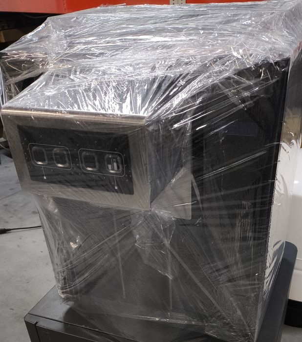 Fonte de Agua de Mesa. Agua natural, fria e agua c/ gás.