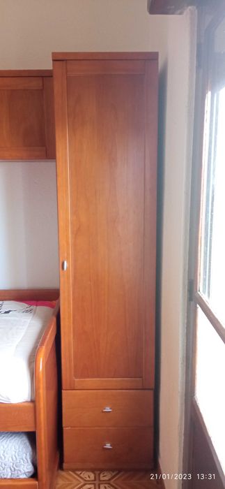 Estúdio c/2 camas + roupeiro+ Cómoda, Fantástico como Novo ótimo preço