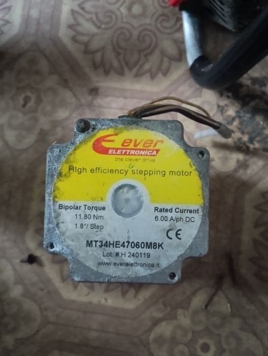 Продам 3 двигуни