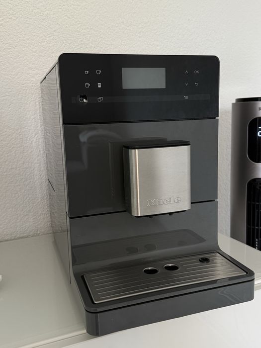 Кавомашина Miele CM 5300