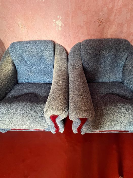 Два спальных кресла , ширина спального места 1 м., длинна 2 метра