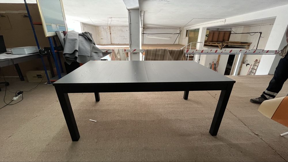 Vende- se Mesa de madeira forte