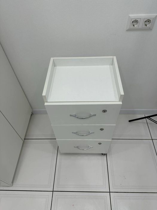 Косметологічна шафа