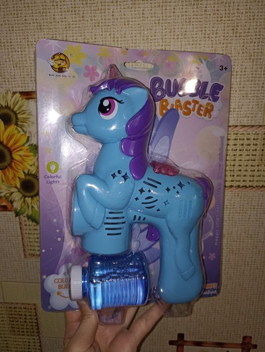 Мильні бульбашки поні єдиноріг з крилами світло