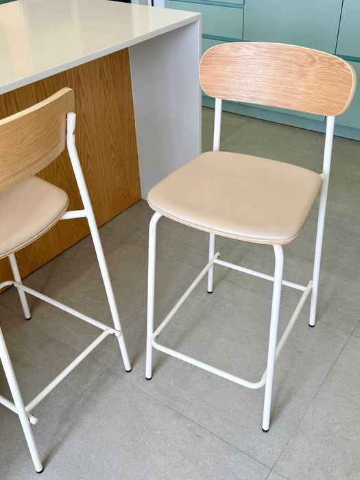 2 Bancos alto Sklum Wilpier 65cm madeira e ferro (como novo)