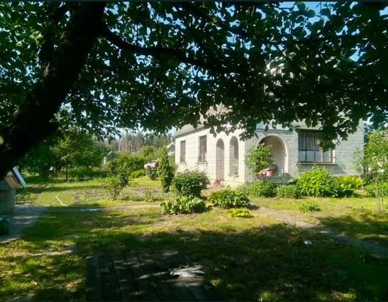 Просторий будинок в Загальцях - тихе місце для життя.