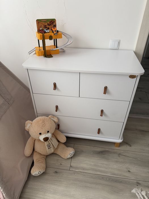 Комод в дитячу або спальню