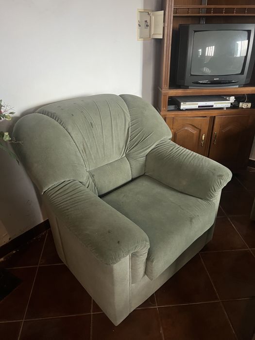 Conjunto de 3 sofas com mesa de centro