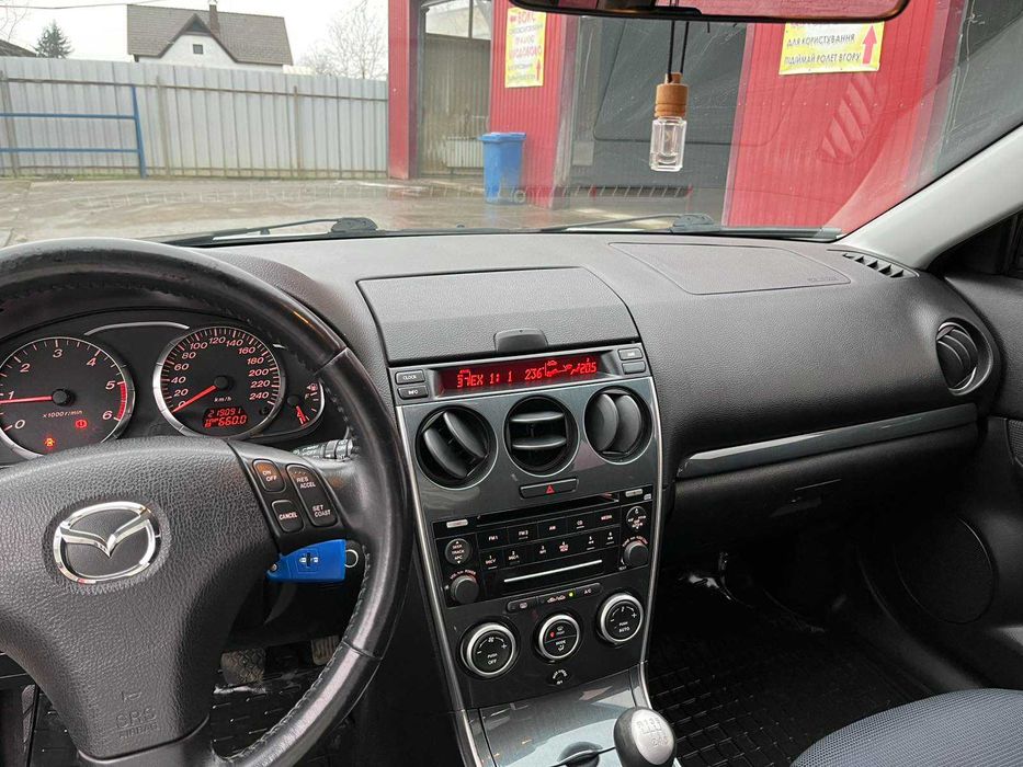 Автомобіль Мазда 6