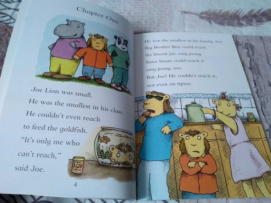 Książka po angielsku Joe Lion's Big Boots. I am Reading, Kara May