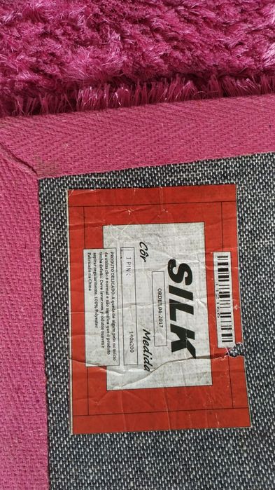 Carpete de qualidade premium com pêlo  longo rosa-choque