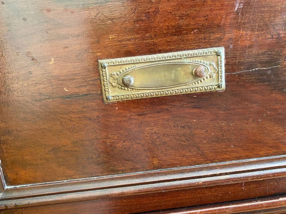 Cómoda de madeira maciça