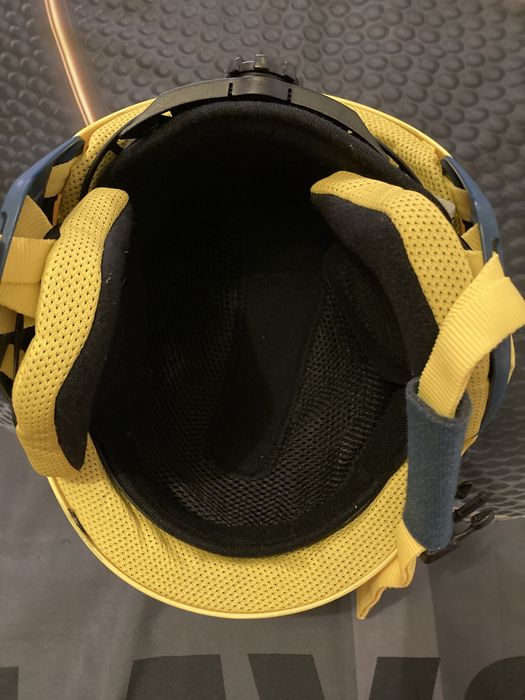 Capacete Sky e Snowboard Wedze