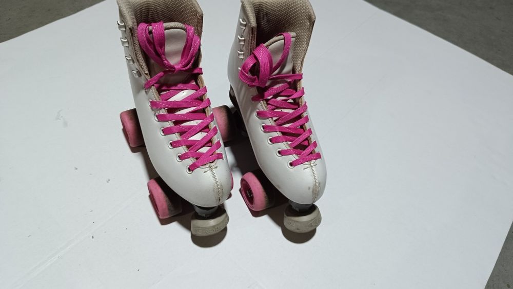 Patins número 35. Competição. Bom estado.