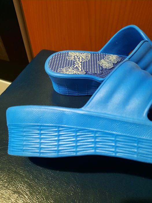 Шлепанцы, летние шлепки, босоножки.