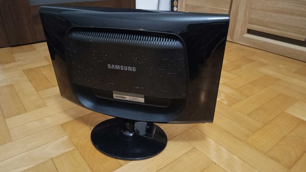 Monitor Samsung SyncMaster 933SN – 18.5 cala – Sprawny, ładny design