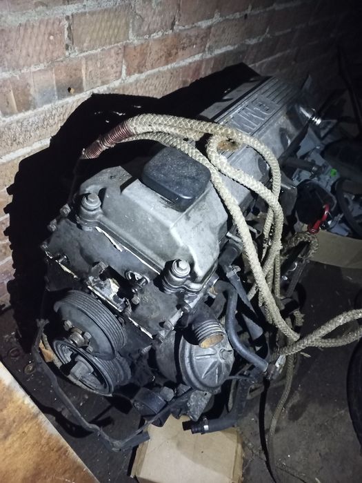 Двигун бмв е36 1.6 м43 у зборі з  коробкою