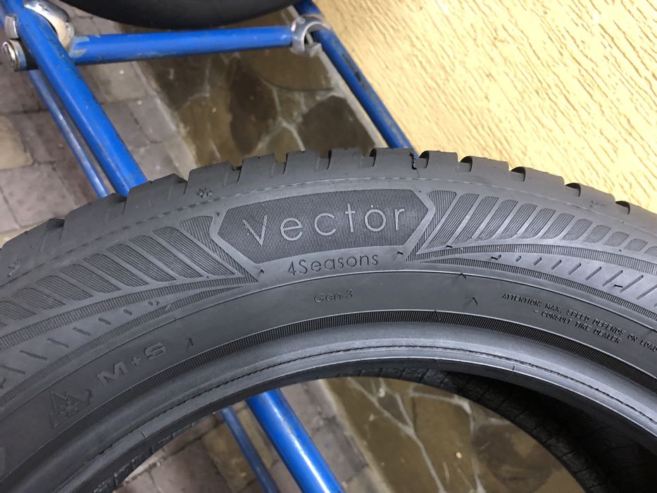 Всесезонні шини 215/55 R17 (98W) GOODYEAR