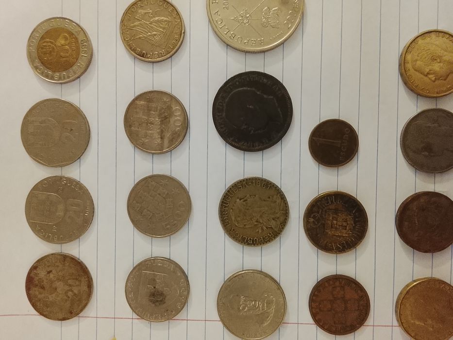 Várias moedas de coleção