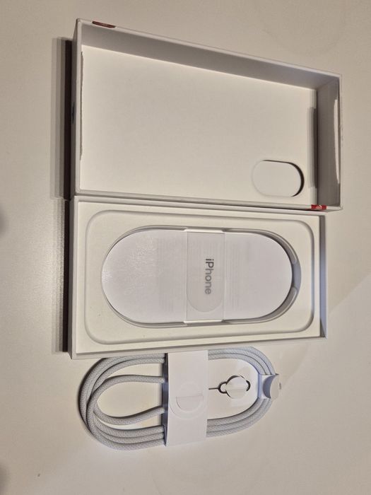 Smartfon Apple iPhone 16