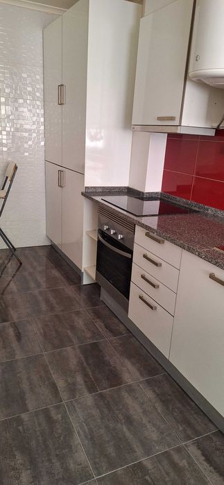Apartamento T2.  Com boas areas perto da estação da  Amadora .