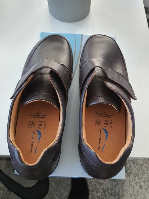 Sapatos ortopédicos novos