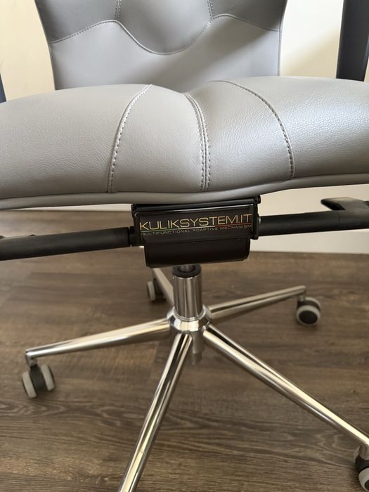 Готова робоча зона: стіл, тумба з замком, крісло Kulik System | Львів