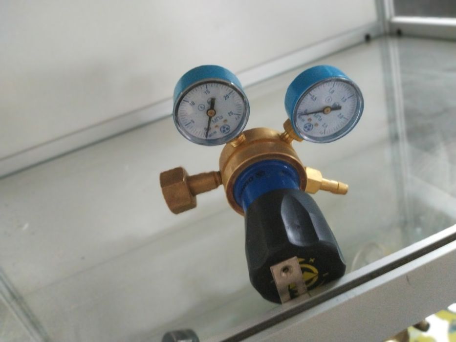 Кисень, Аргон, Азот, Вуглекислота,та газові суміші в балонах.