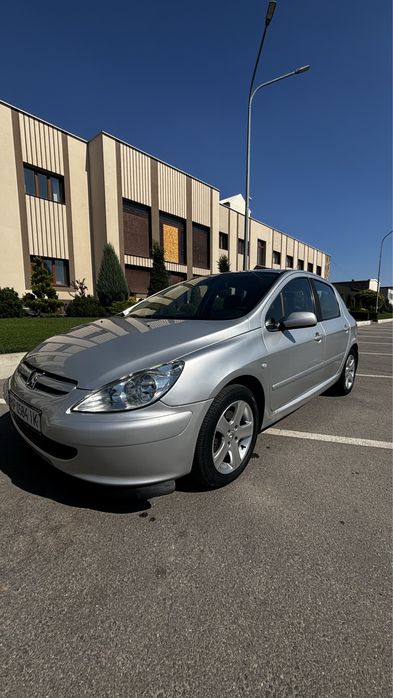 Автомобіль Pegeout 307