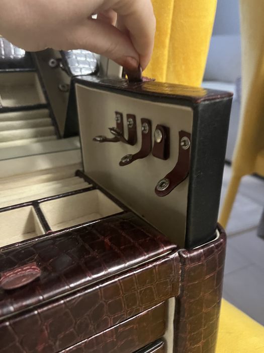 Kuferek na biżuterie