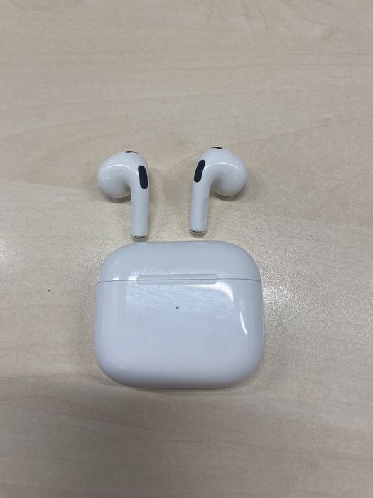 Б/у Airpods 3 with lightining charging case