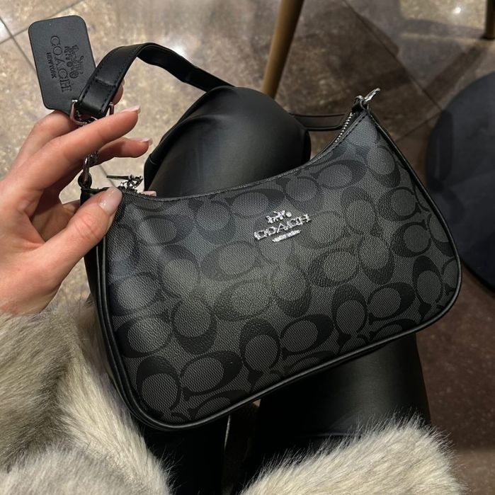 Дівчатка, шикарна новинка Coach baget tobi